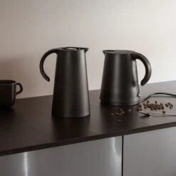 Eva Solo Rise Thermoskan 1 L -Beste Bestek Winkel 46525 01 03 388daae86d