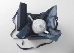 Royal Copenhagen White Fluted Half Lace Theekan -Beste Bestek Winkel 47345 01 5 EnvironmentImage 6ffd17b1c3