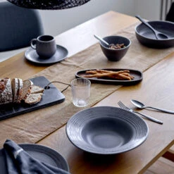 Bloomingville Raben Serveerschaal Ø25 Cm -Beste Bestek Winkel 47427 01 2 EnvironmentImage 0eef9d5c80